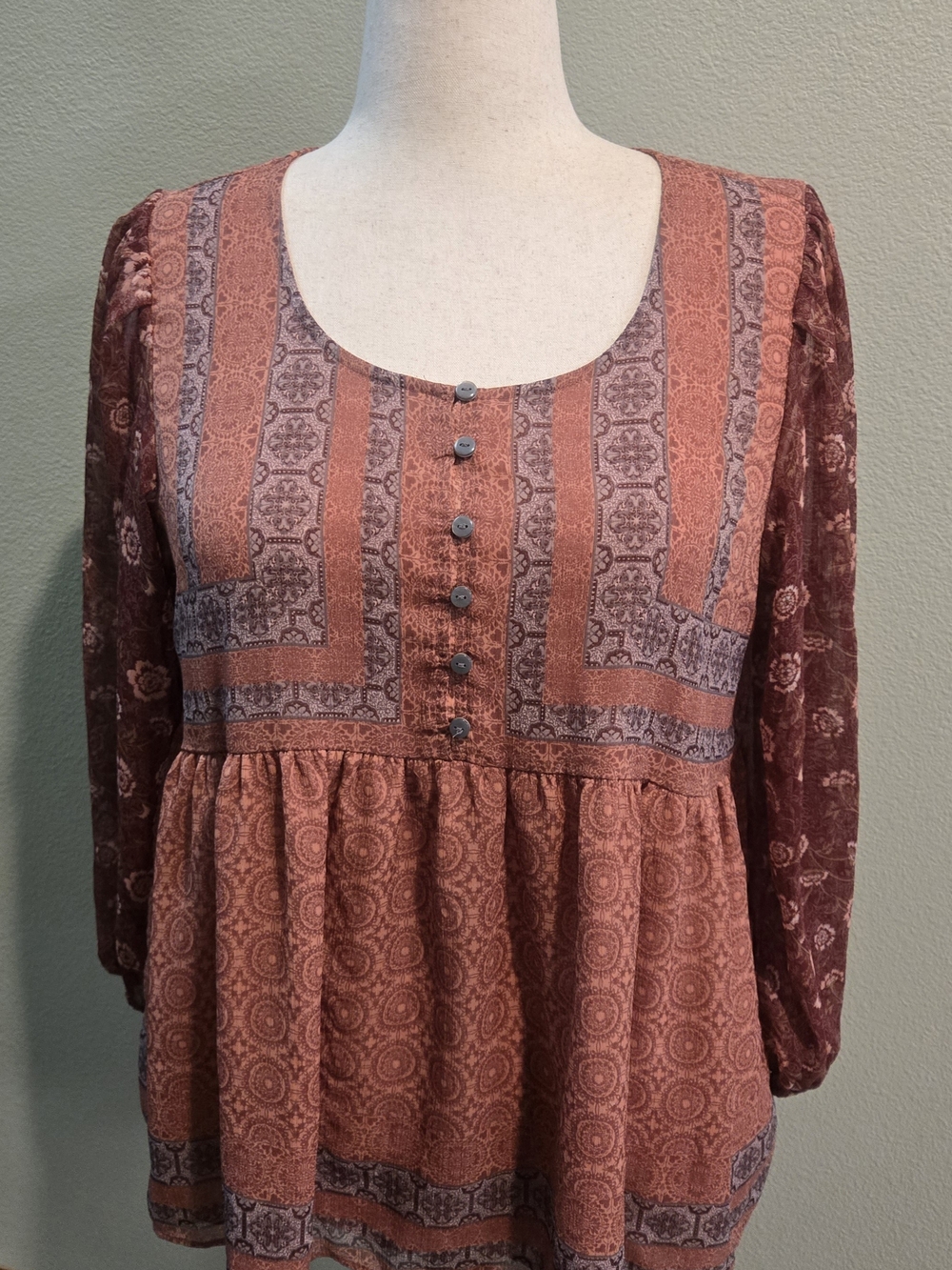 Lucky Brand Brand L - Grey and Mauve Paisley Peasant Top